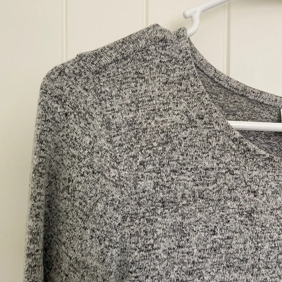 NWOT | Old Navy women’s gray soft knit long sleeve top — small - Picture 2 of 6